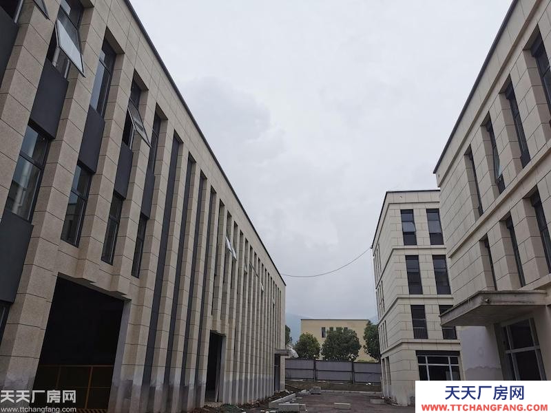 聯東U谷沙坪壩青鳳園區獨棟廠房出售,8.1米層高,可架行車,有產權、可按揭