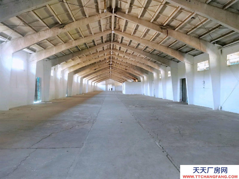 (出租) 標準磚混月臺廠房出租，交通便利，水電路通，配獨立辦公室。