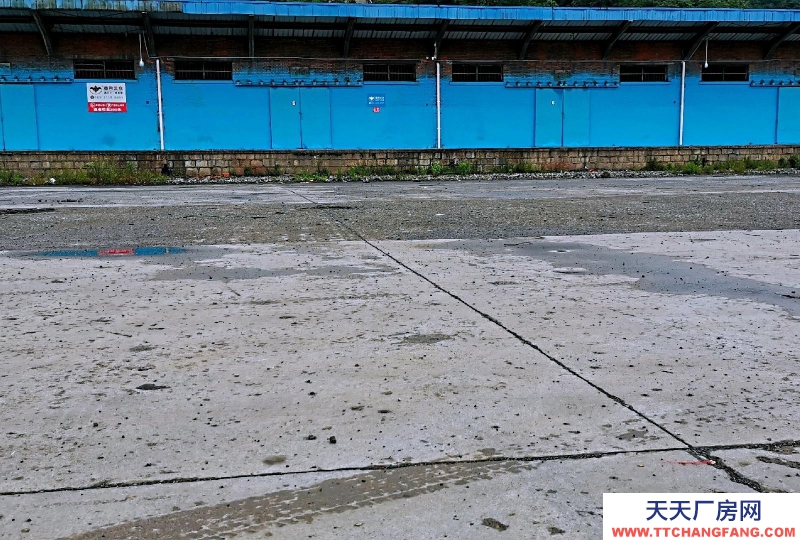 (出租) 標準磚混月臺廠房出租，交通便利，水電路通，配獨立辦公室。