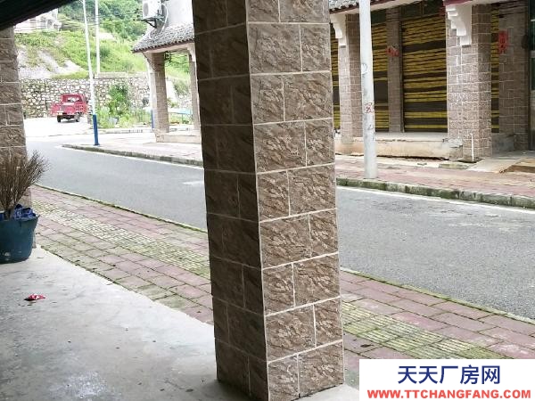 (出租) 門面位于豆腐橋安置區籃球場旁17號，前后都通車，交通便利