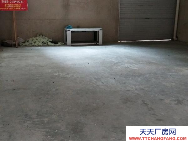 (出租) 門面位于豆腐橋安置區籃球場旁17號，前后都通車，交通便利