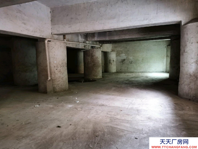 遵義匯川層高4m,交通方便,水電齊全。