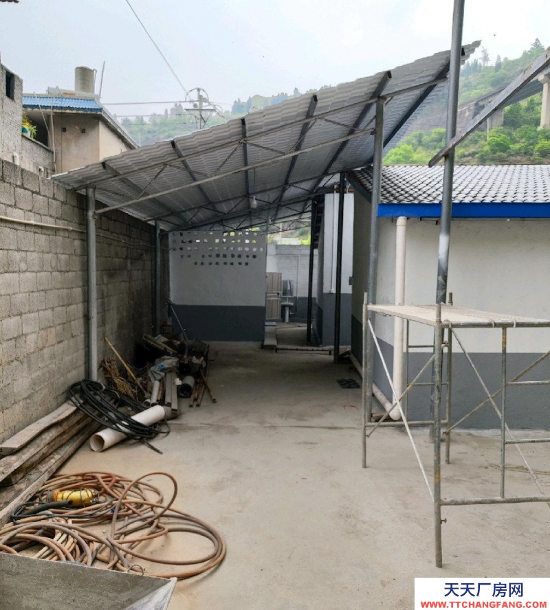 有10間住房約240平米,160平米庫房