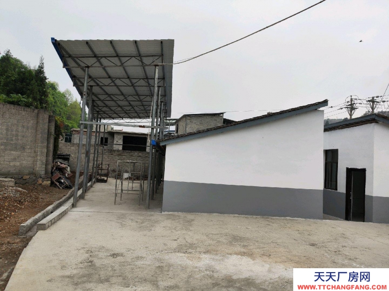 有10間住房約240平米,160平米庫房