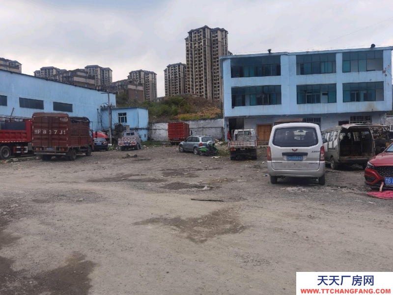 (出租) 租廠房，住房可免費提供，門面出租。