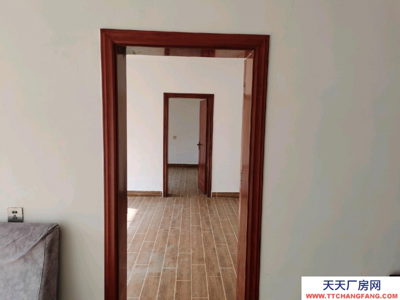 房屋簡(jiǎn)裝修 每層270共3層出租