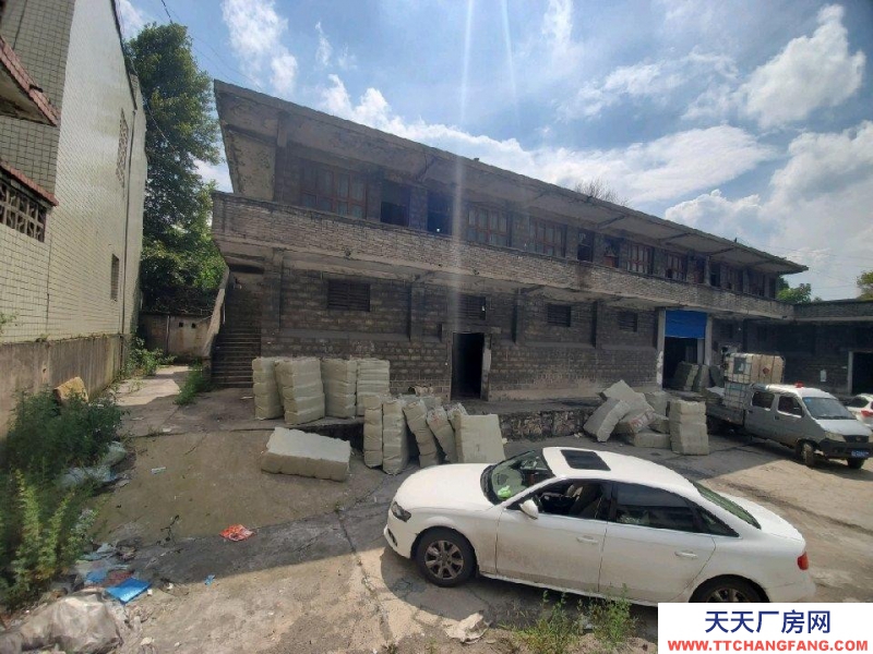 (出租) 集倉儲二樓辦公住宿為一體，交通方便。