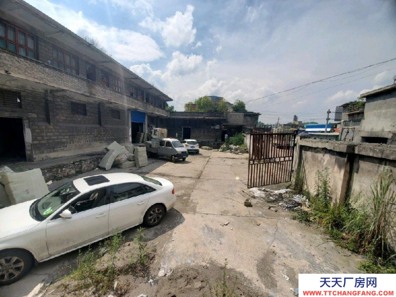 (出租) 集倉儲二樓辦公住宿為一體，交通方便。