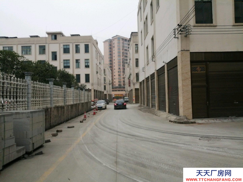 交通方便,銅仁城南高速路口,非常好的倉(cāng)儲(chǔ)物流園