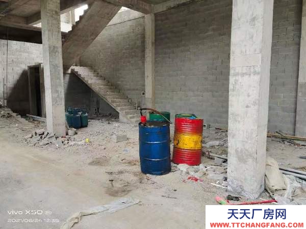 (出租) 空地面積800平方，建房面積300平方，共二層