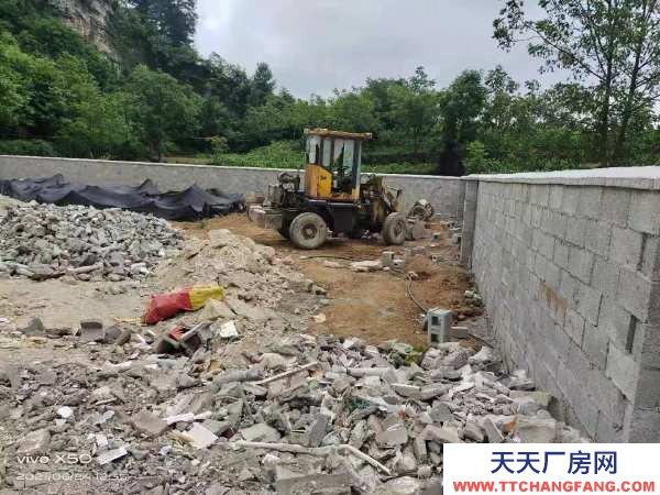 (出租) 空地面積800平方，建房面積300平方，共二層