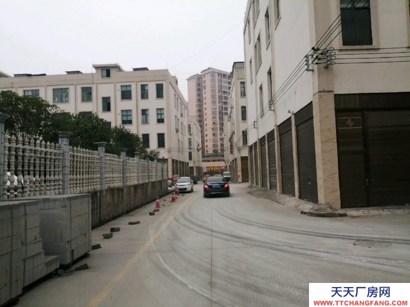 交通方便，銅仁城南高速路口，非常好的倉儲物流園