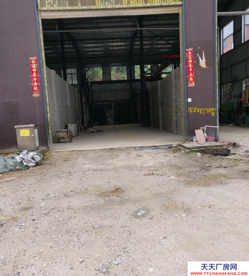 交通方便，路面很寬可以進大拖車。