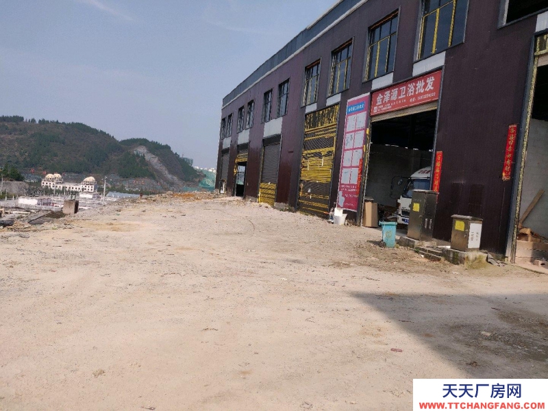 交通方便，路面很寬可以進大拖車。