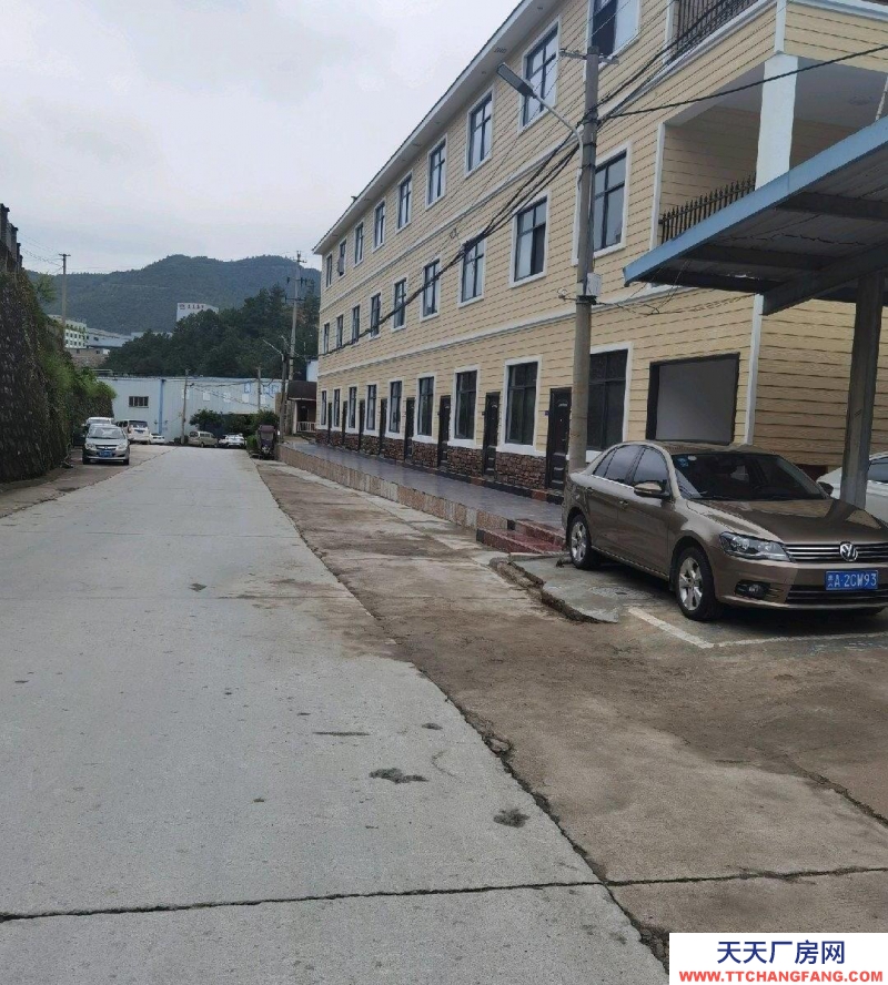 距離青巖古鎮6公里，交通便利，水，電通訊完備