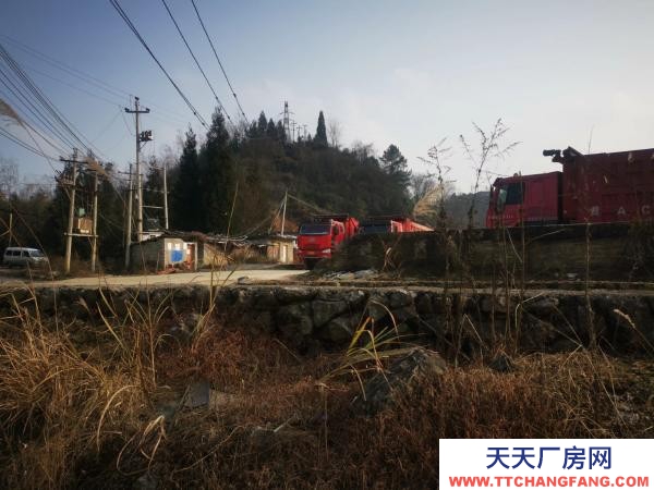 (出租) 場地有2萬個平方.水源豐富，現在廠家正在洗礦。