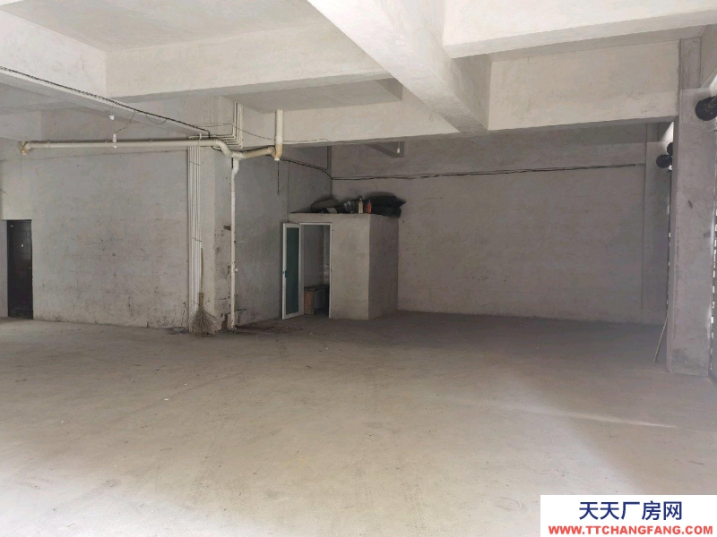 黔南龍里 交通方便，臨近路口，停車方便