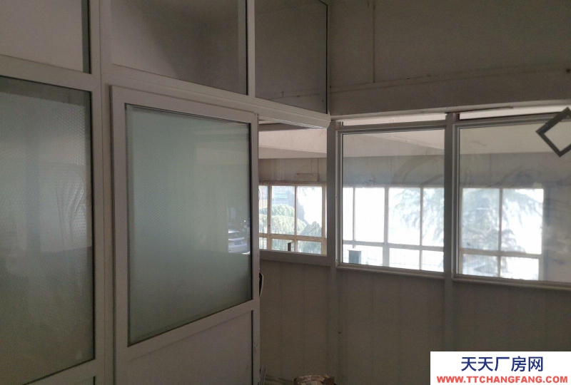 濟南歷下交通方便，倉庫對面保利華庭，萬科城，翡翠大觀等小區，