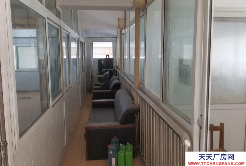 濟南歷下交通方便，倉庫對面保利華庭，萬科城，翡翠大觀等小區，