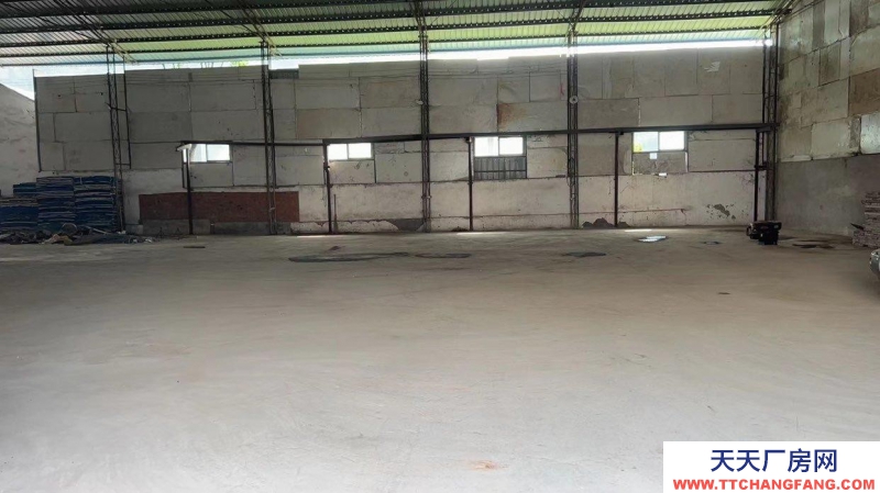 重慶萬(wàn)州庫(kù)房,進(jìn)出大車(chē)方便,租金9萬(wàn)一年。