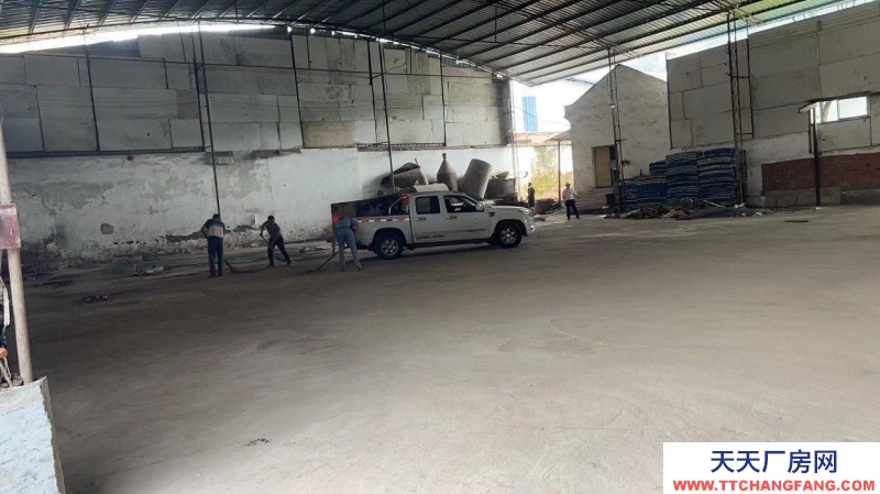 重慶萬(wàn)州庫(kù)房,進(jìn)出大車(chē)方便,租金9萬(wàn)一年。