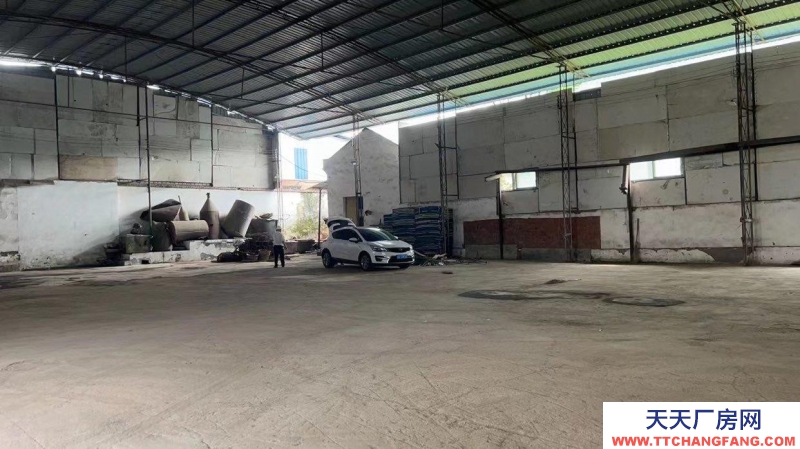 重慶萬(wàn)州庫(kù)房,進(jìn)出大車(chē)方便,租金9萬(wàn)一年。