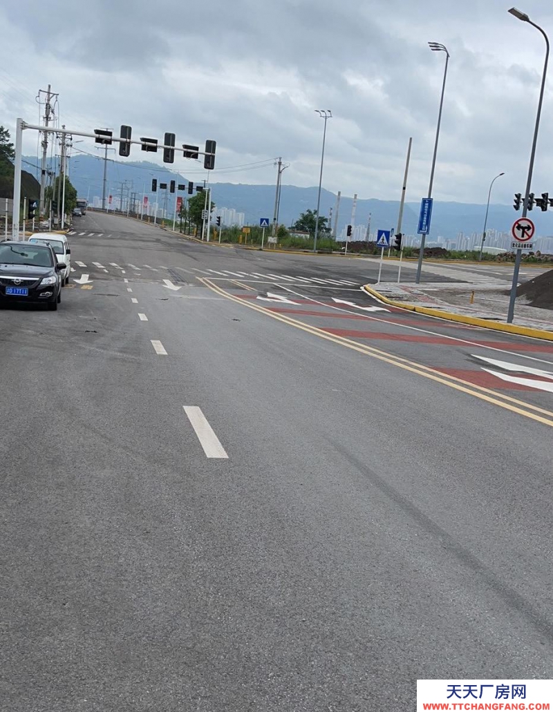 重慶萬州好倉庫。廠房出租、出售。超大升降機、路面寬闊