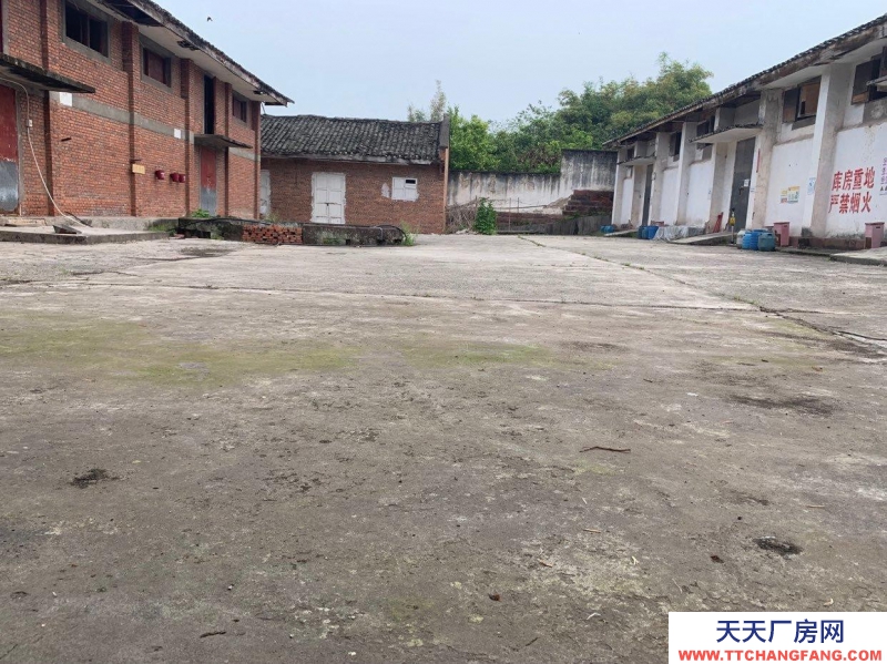 重慶璧山房屋占地4畝，有房屋4棟可做廠房和倉儲。