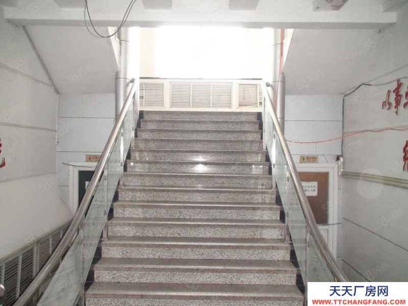 (出租) 非中介,鐵西1100平可做小型物品,倉庫,辦公,攝影棚等價格可議