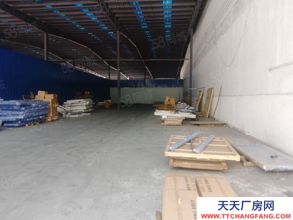 南京市江寧區(qū)濱江1200平倉庫600平起租 層高8米 可進(jìn)大車 場地大