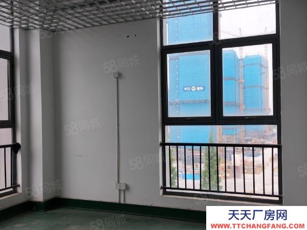 南京市浦口區天潤城地鐵口廠房出租有貨梯大車口進采光好隨時看房