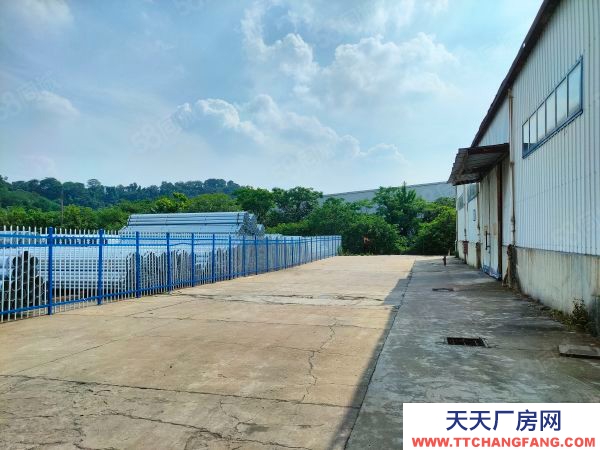 南京市棲霞新港大道400平單層。適合大車進(jìn)出，固話地坪。