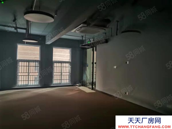 南京市棲霞區(qū)新港開發(fā)區(qū) 恒誼路1號(hào)廠房 一到三層 8米挑高 已隔兩層