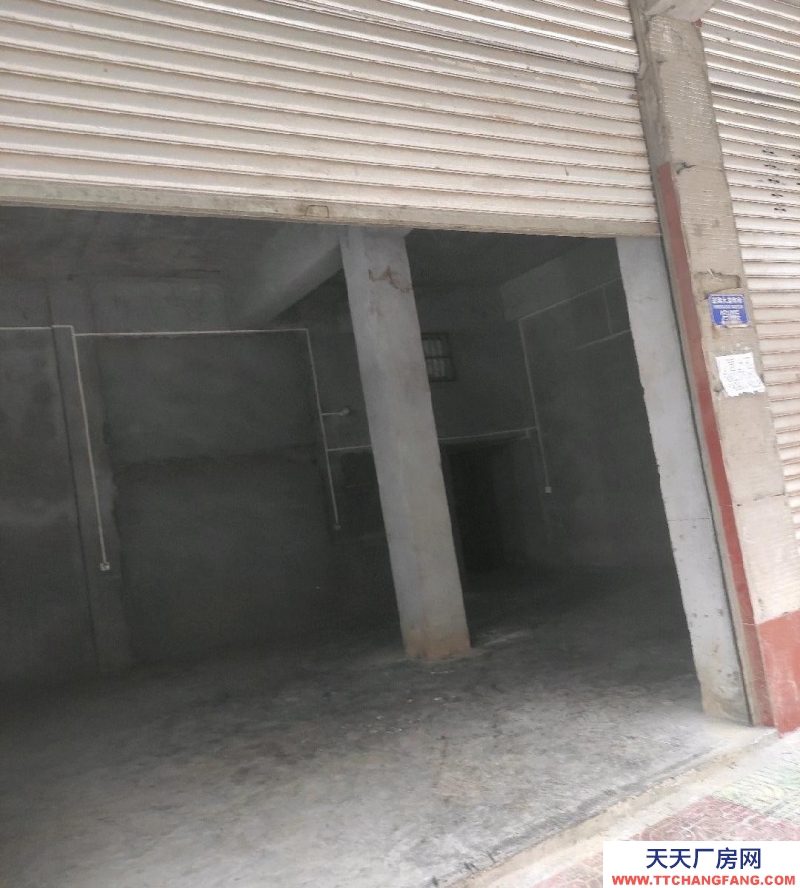 重慶榮昌交通方便門面寬敞，可做倉庫