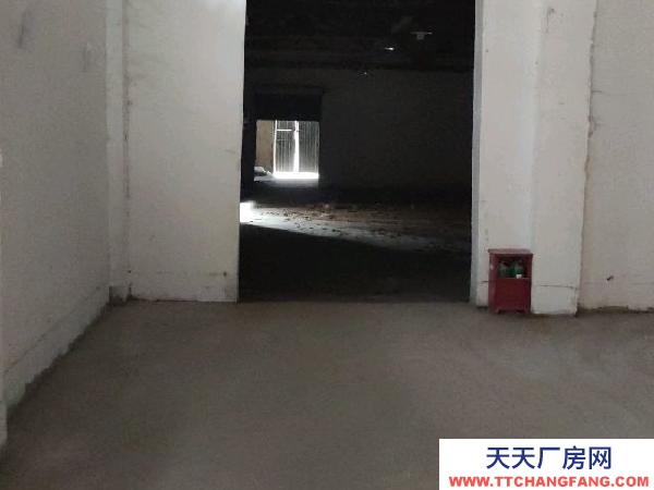 南京市鼓樓區(qū)雙層，需自行隔斷，門(mén)市倉(cāng)庫(kù)一體，有院子