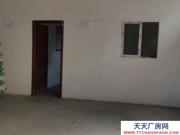 南京市鼓樓區(qū)雙層，需自行隔斷，門市倉庫一體，有院子