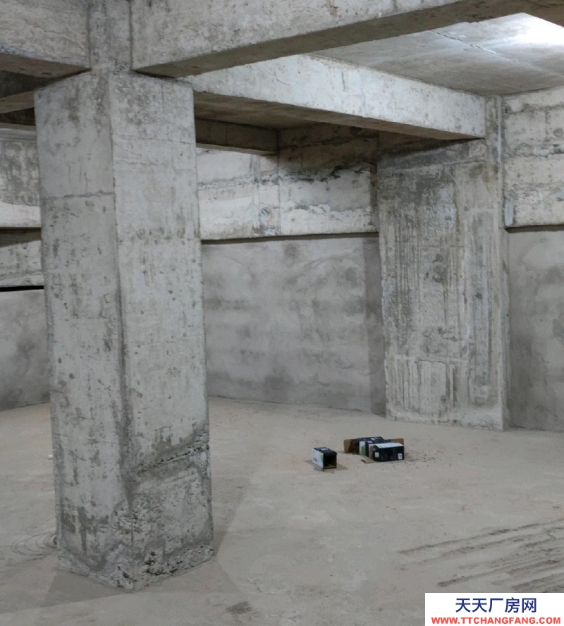 重慶開縣停車方便，有車位。可以做倉庫或廠房等。干燥不潮濕