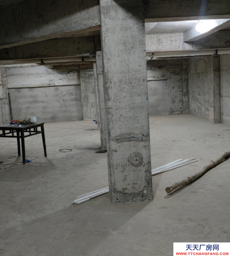 重慶墊江城區(qū)場地距離縣城1.5公里內(nèi)，