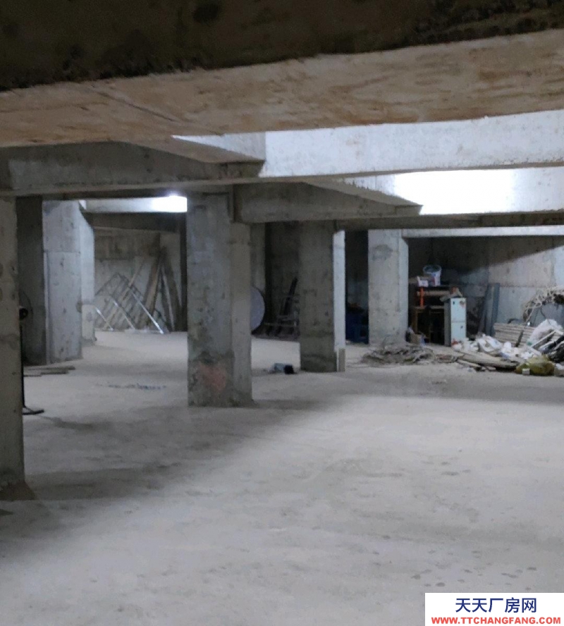 重慶墊江城區(qū)場地距離縣城1.5公里內(nèi)，