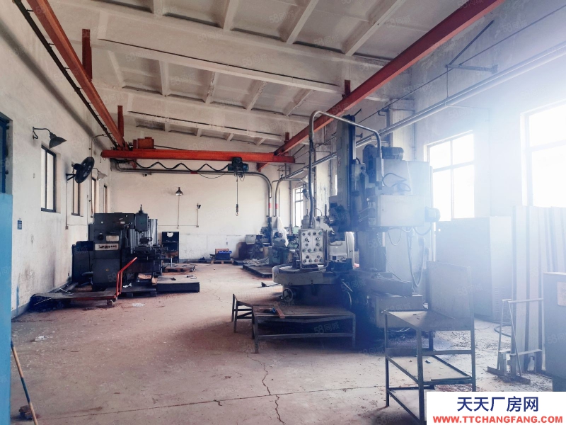 濟(jì)南長(zhǎng)清廠房出租 配套1000平辦公室 可進(jìn)大車(chē) 廠房?jī)?nèi)設(shè)備齊全