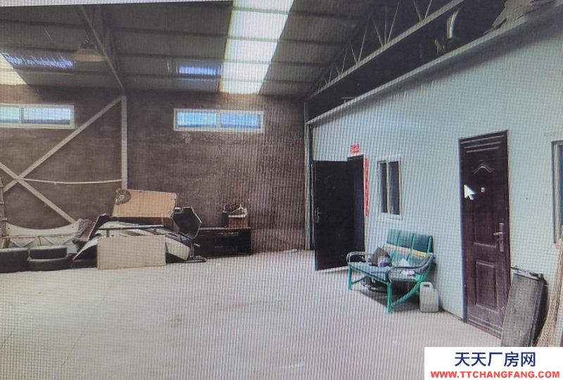 1、800-5000平米左右廠房、倉庫出租 2、辦公室，食堂、生產車間全部配套 3、交通便利 4、可整租也可分租