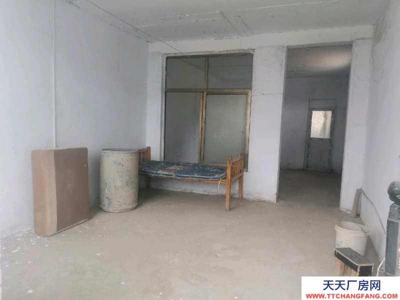 (出租) 出租港道住房或倉庫60平到250平等均可，臨馬路有院方便