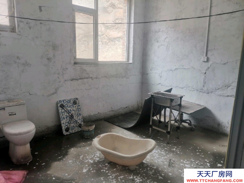 (出租) 出租港道住房或倉庫60平到250平等均可，臨馬路有院方便