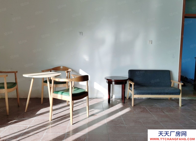 濟南長清104國道旁山水集團斜對過獨院倉庫出租