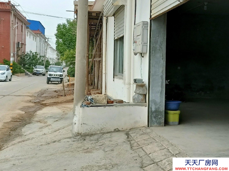 濟南長清濕地公園南門附近，交通方便，水電齊全，