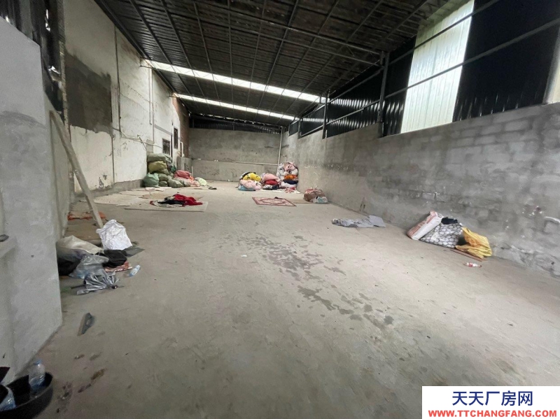 重慶南川倉(cāng)庫(kù)大概160平方，倉(cāng)庫(kù)已經(jīng)打掃干凈，隨時(shí)可以出租，