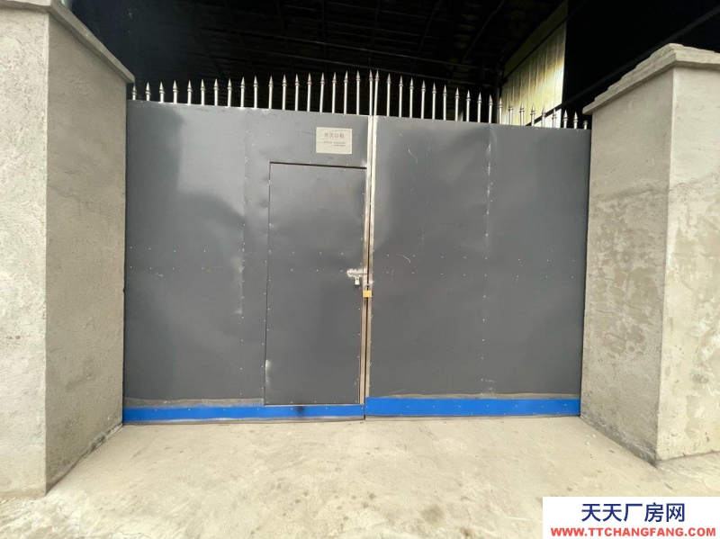 重慶南川倉(cāng)庫(kù)大概160平方，倉(cāng)庫(kù)已經(jīng)打掃干凈，隨時(shí)可以出租，