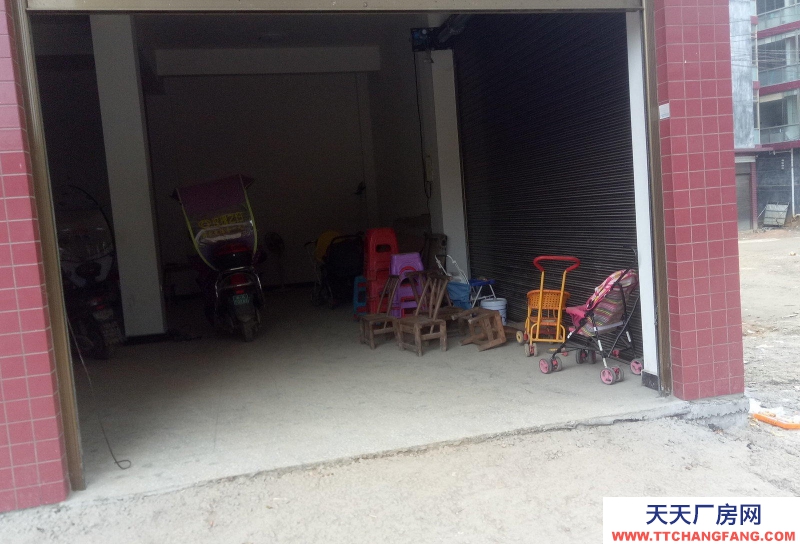 重慶秀山小區空間好，大車進出方便。