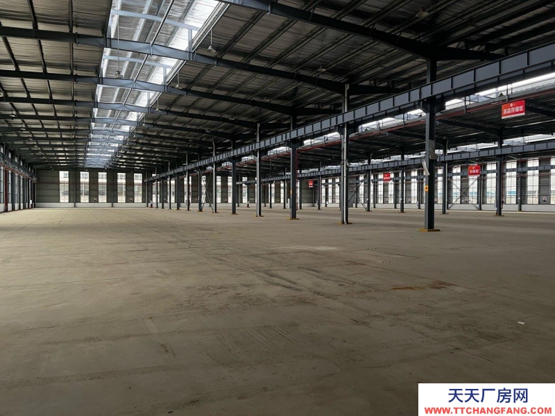 重慶萬州高鐵站1公里，層高13米。 有2層辦公室帶標準廠房。