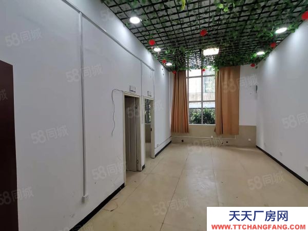 長沙市岳麓區芯城科技園旁1樓，倉庫和廠房層高5.2米100多平可定制直租